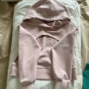 Lululemon- get centred cropped hoodie